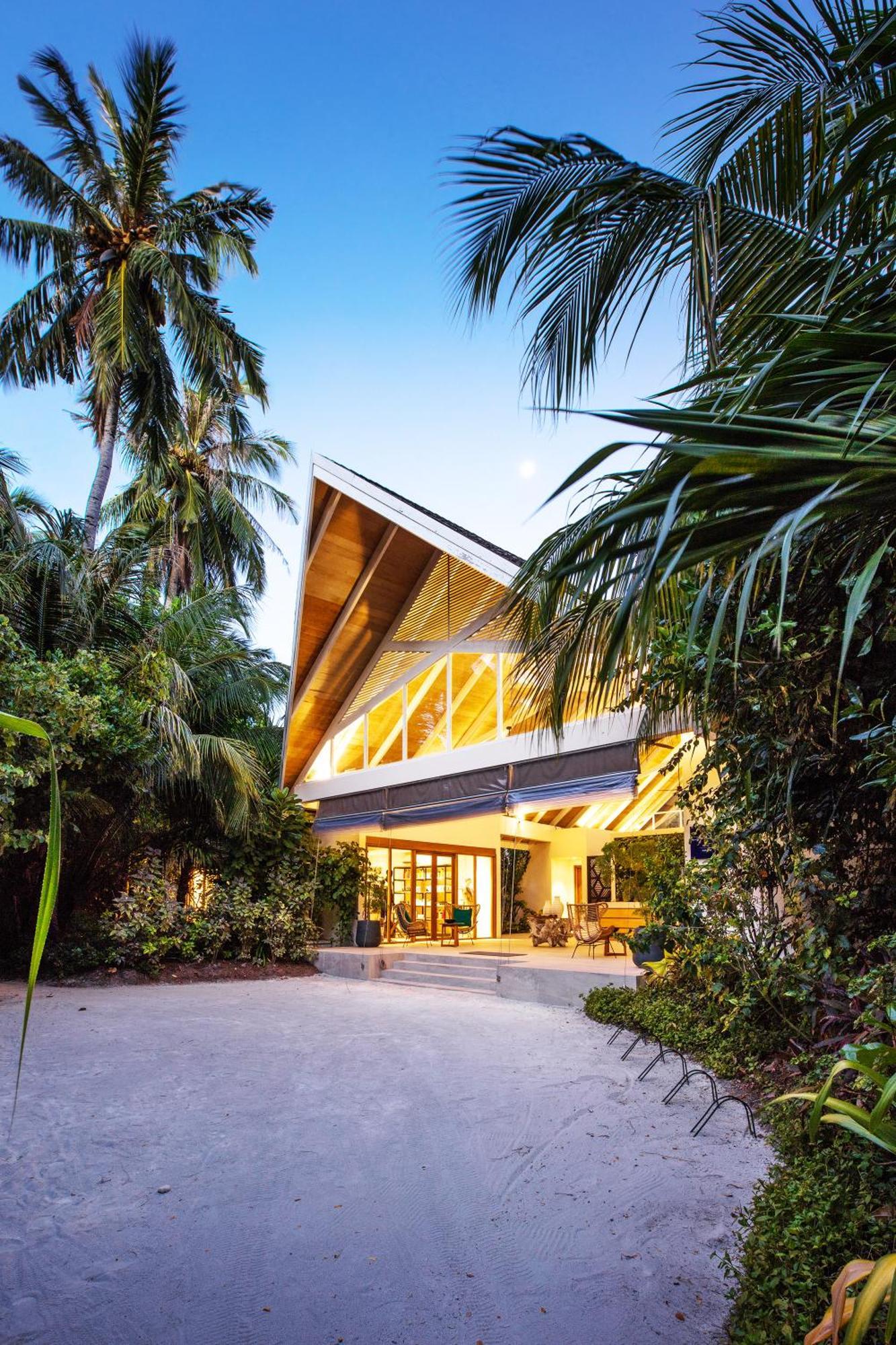 Kandima Maldives Kudahuvadhoo Esterno foto The resort's main lobby