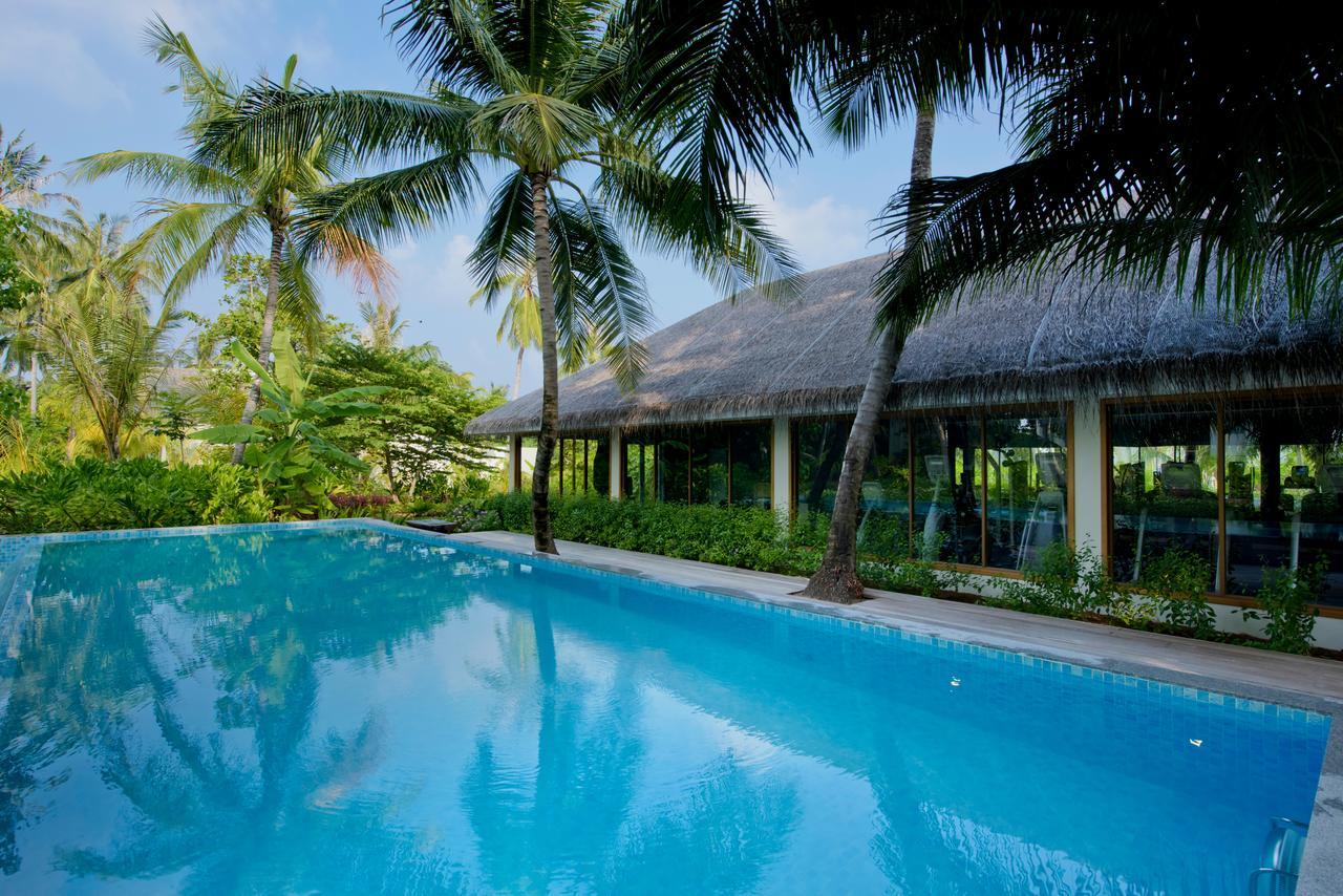 Kandima Maldives Kudahuvadhoo Esterno foto The swimming pool at the resort